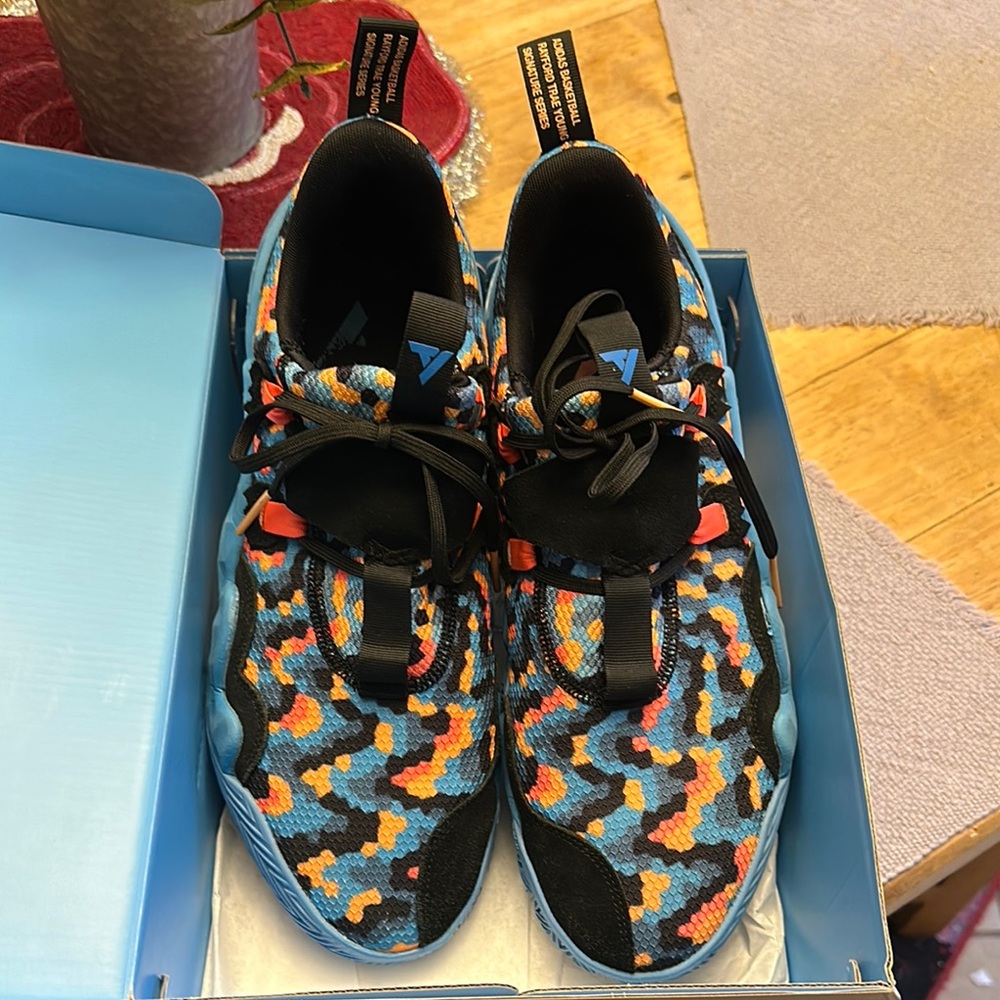 EUC Adidas Trae Young 1 Pixels GY0289 Basketball Shoes